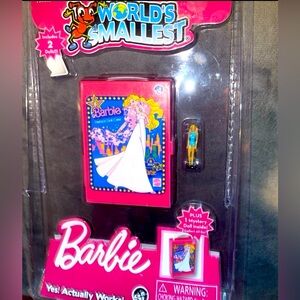 BNIB Worlds Smallest Barbie Fashion Case w/2 Barbies